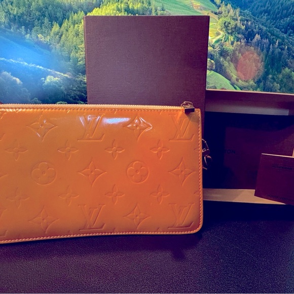 AUTHENTIC Vintage LV Vernis Lexington Monogrammed Pouchette - Picture 1 of 13